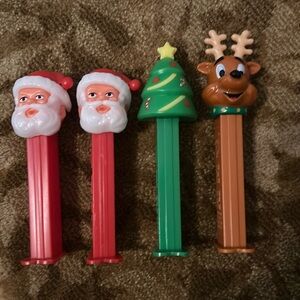 4 Christmas Pez dispensers.